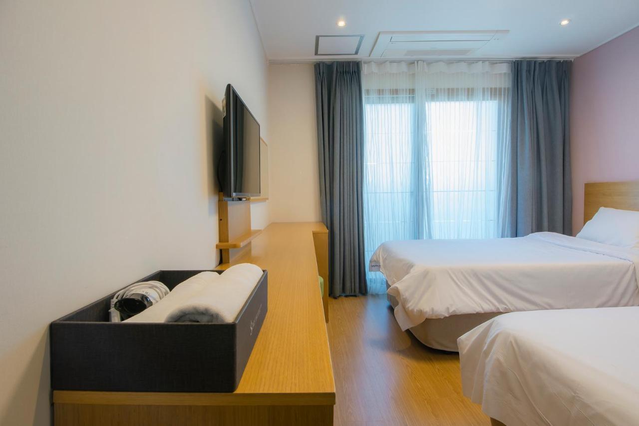 Sims Hotel Jeju Exterior photo