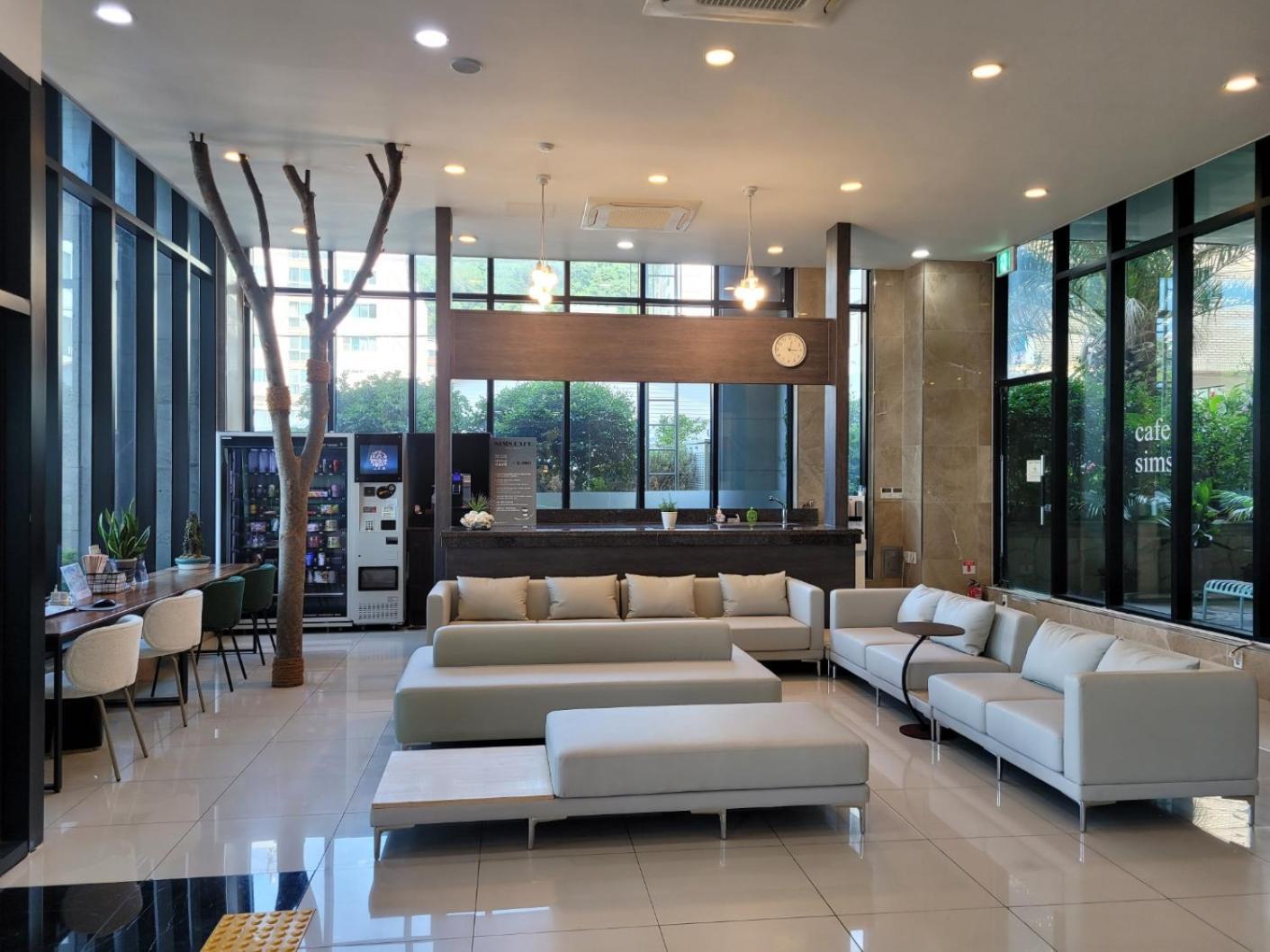 Sims Hotel Jeju Exterior photo