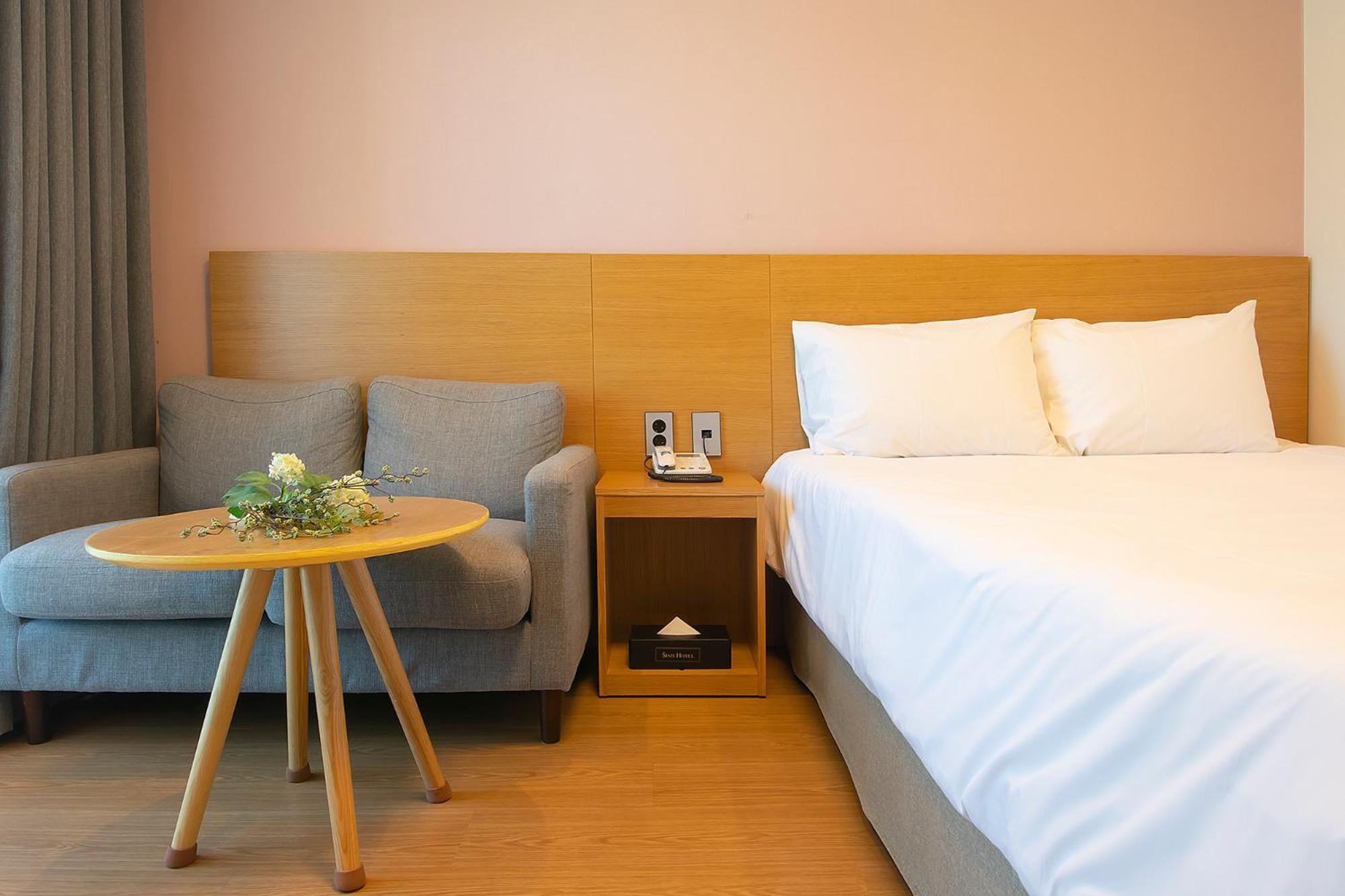 Sims Hotel Jeju Exterior photo