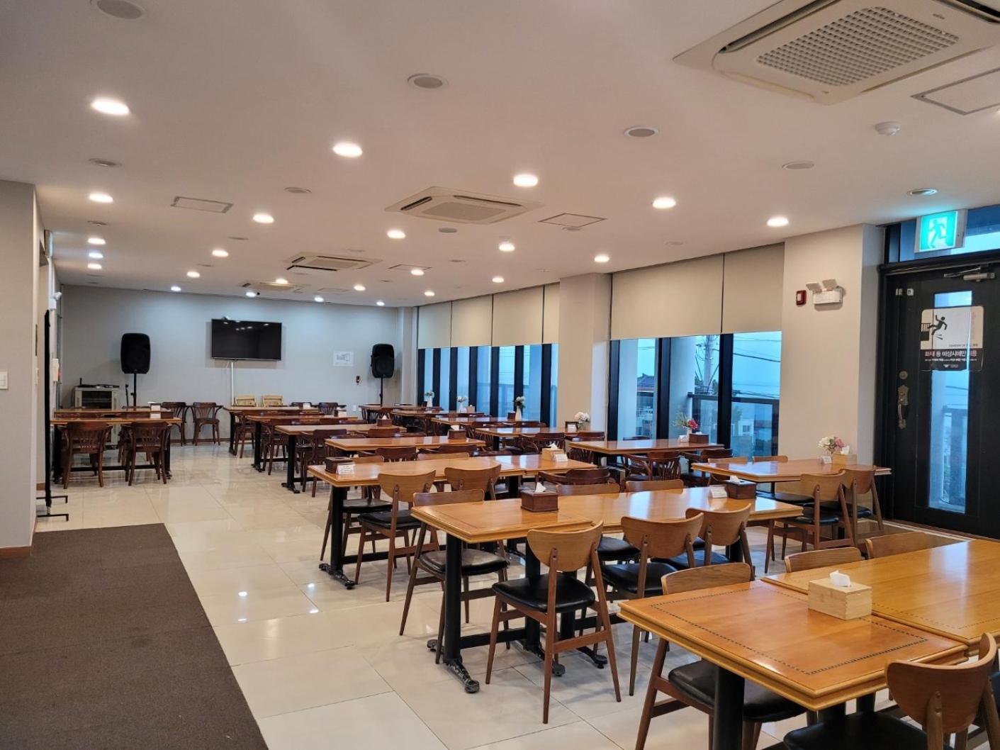 Sims Hotel Jeju Exterior photo